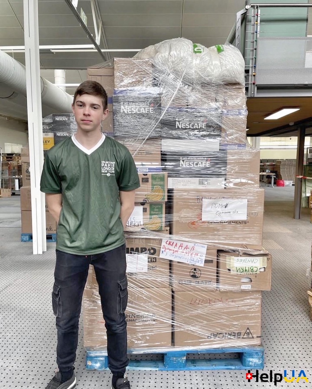 The future of Ukraine is in a good hands 🙌🏻 Say hello to Artem 14yo 👦🏻 He was forced to flee Ukraine because of war. But he wanted to help so he came today to our warehouse in Vevey and all alone put together the pallet for his hometown Stetsivka in Sumy region 💙💛