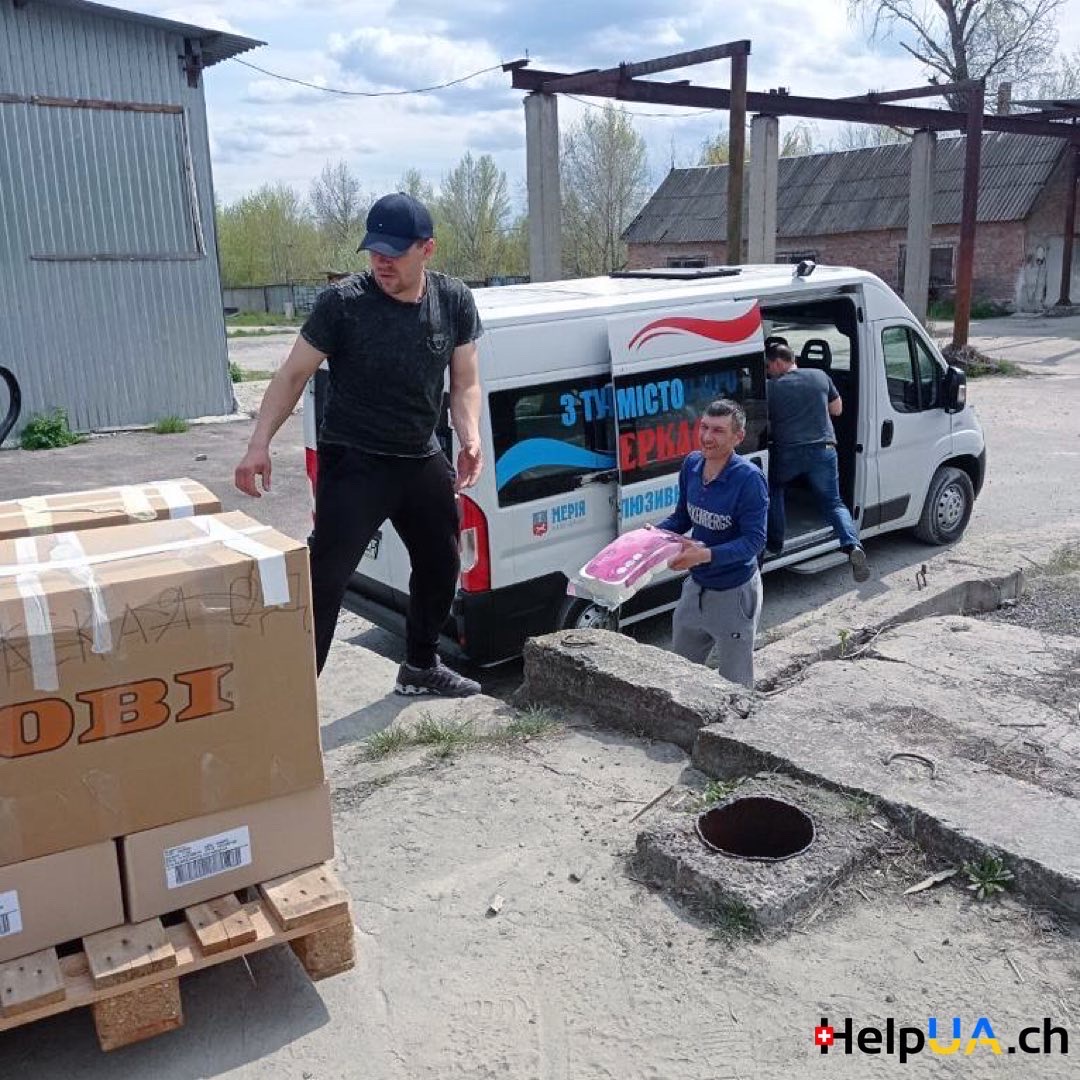 Volunteers from Cherkassy receiving humanitarian help send by us on the request from Cherkassy City Council